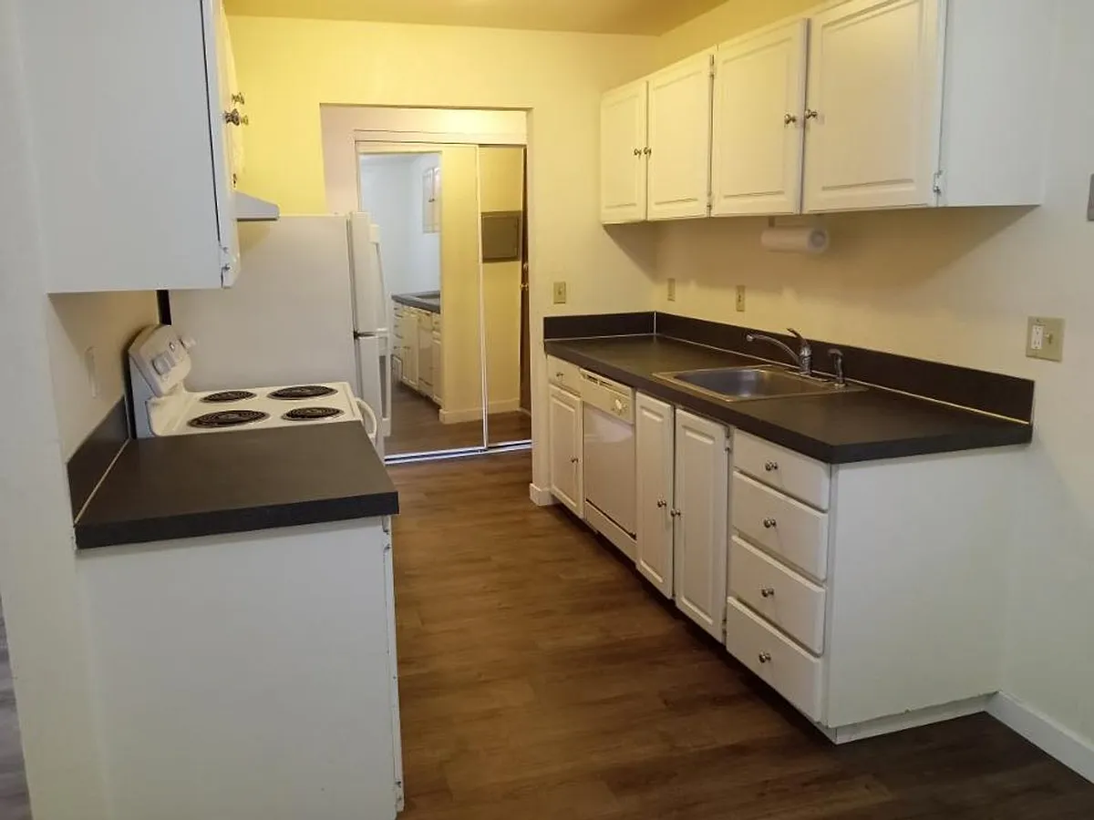 Building Photo - Windinbrook- North Seattle Spacious Studio