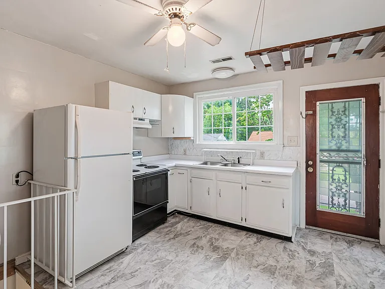1315 E Red Bud Rd — Photo 11