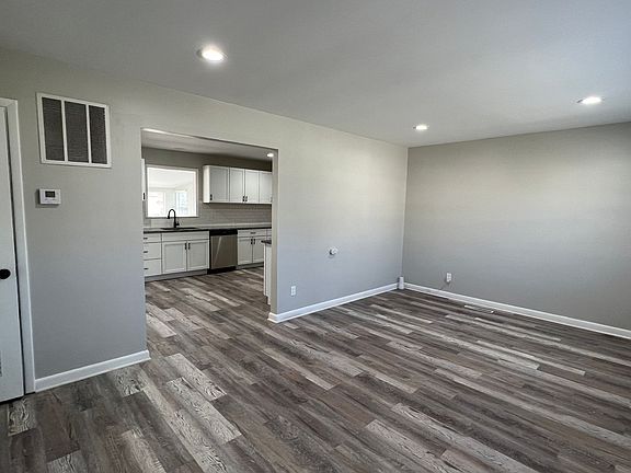 3rd image of 1660 Huxley Dr