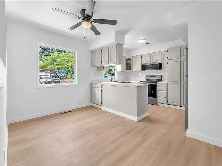 9710 S Corbett Ln — Photo 4