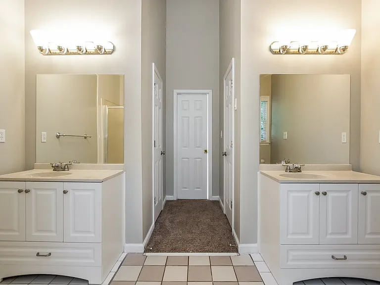 111 Windsong Dr — Photo 16