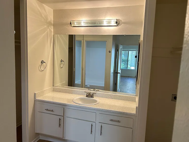 237 Streamwood — Photo 8