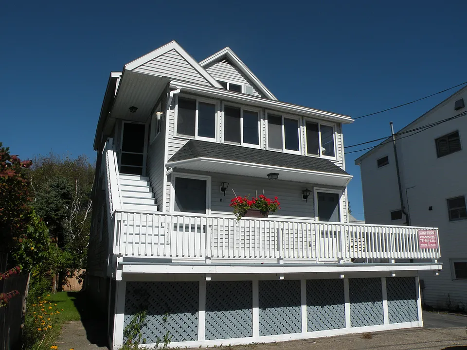 11 Oceanside Ave