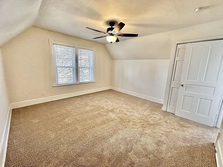 1008 Giles St — Photo 8