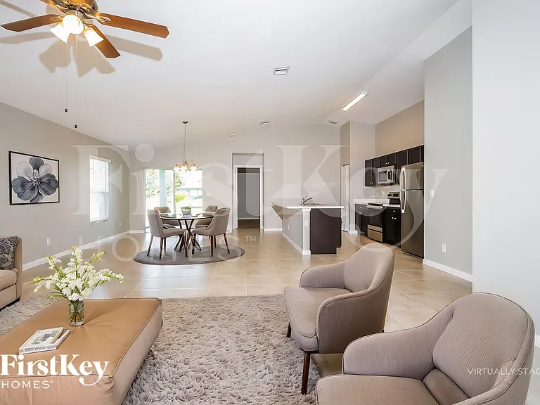511 SW Nadell Ave — Photo 5
