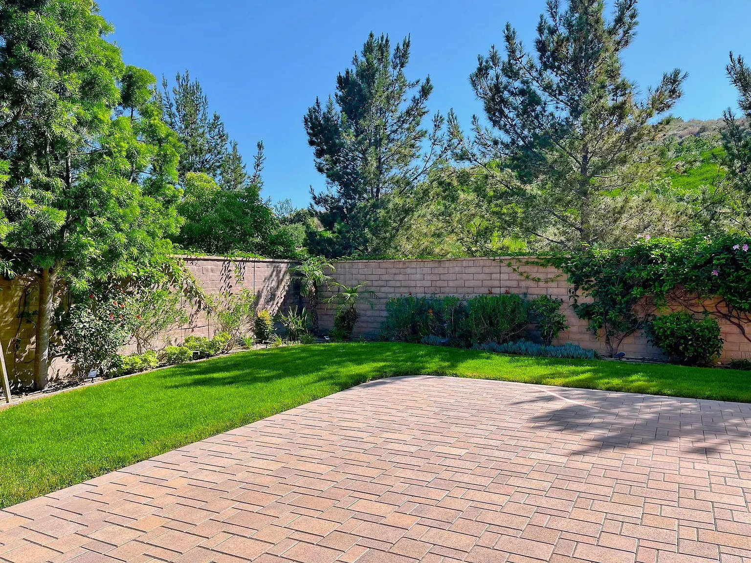 4 bed, 3.5 bath, 2402 sqft, $5,900 — Photo 3