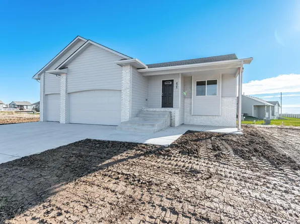 425 E Sprucewood St, Valley Center, KS 67147