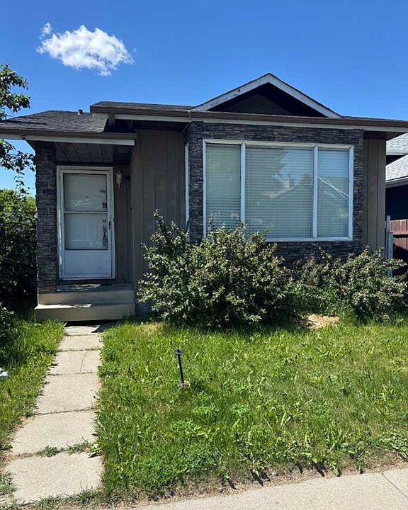 1st image of 31 E Martindale Close NE