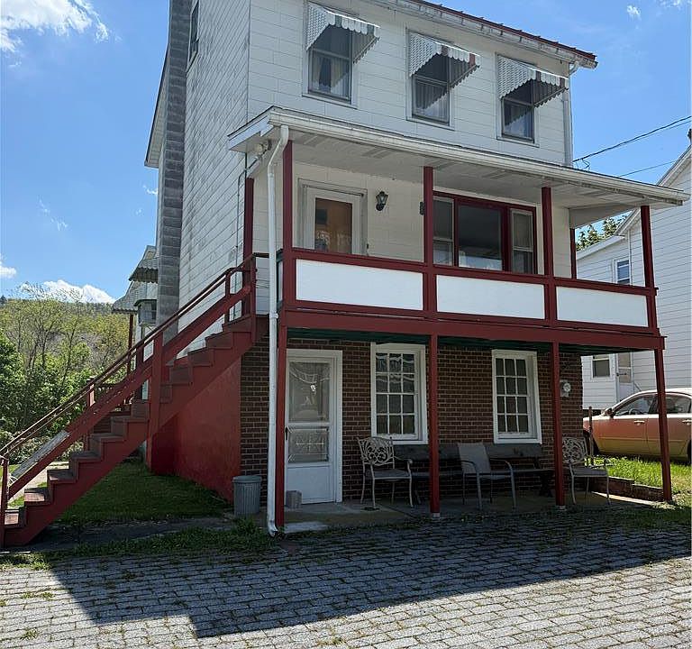 1st image of 596 Old 209 Rd