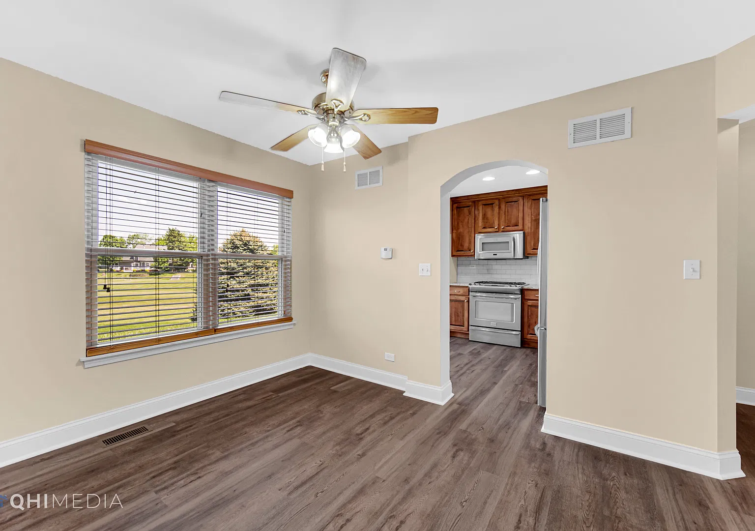 3 bed, 2.5 bath, 1350 sqft, $2,550 — Photo 4