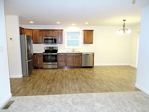 Kitchen & Dining Area