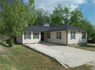 801 N 2nd St, Cranfills Gap, TX 76637