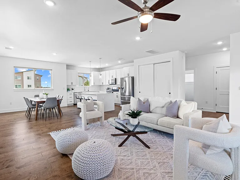 5315 La Crosse Ave #11 — Photo 3