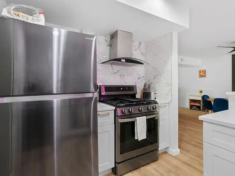 2204 Delcrest Dr — Photo 6