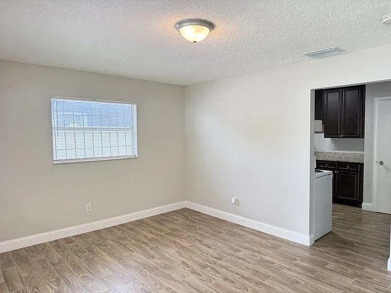1405 Nieuport Ln — Photo 3