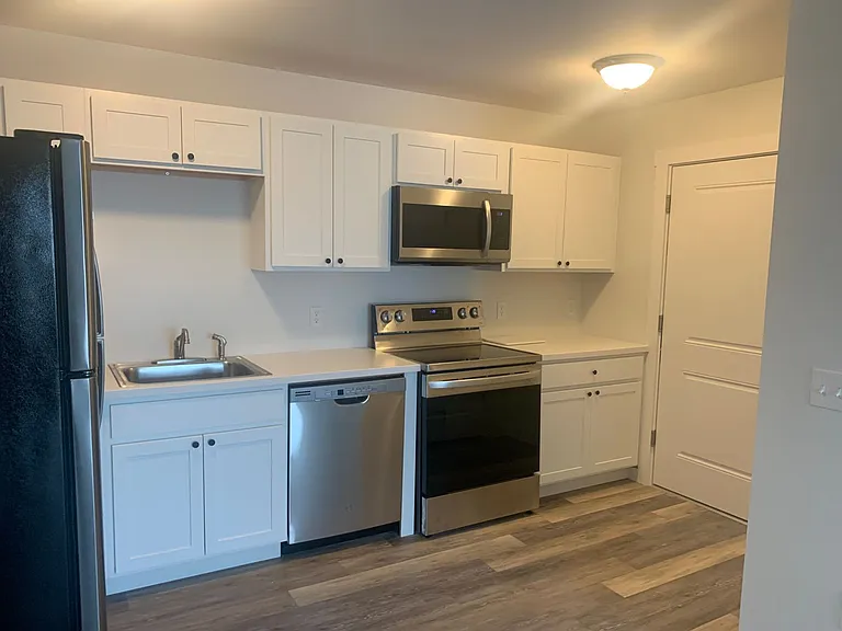 72 Upper Main St — Photo 2