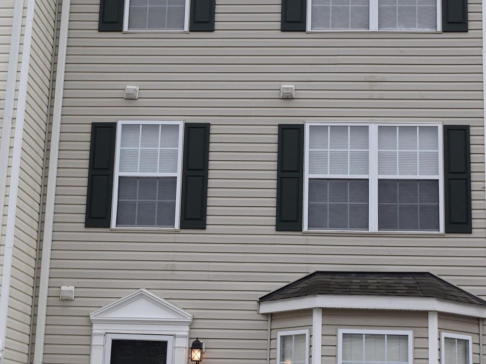 1st image of 40 Ironstone Ct APT B
