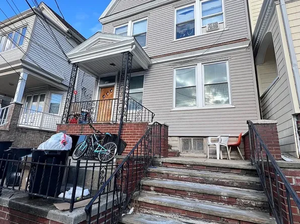 129 W 27th St #3, Bayonne, NJ 07002