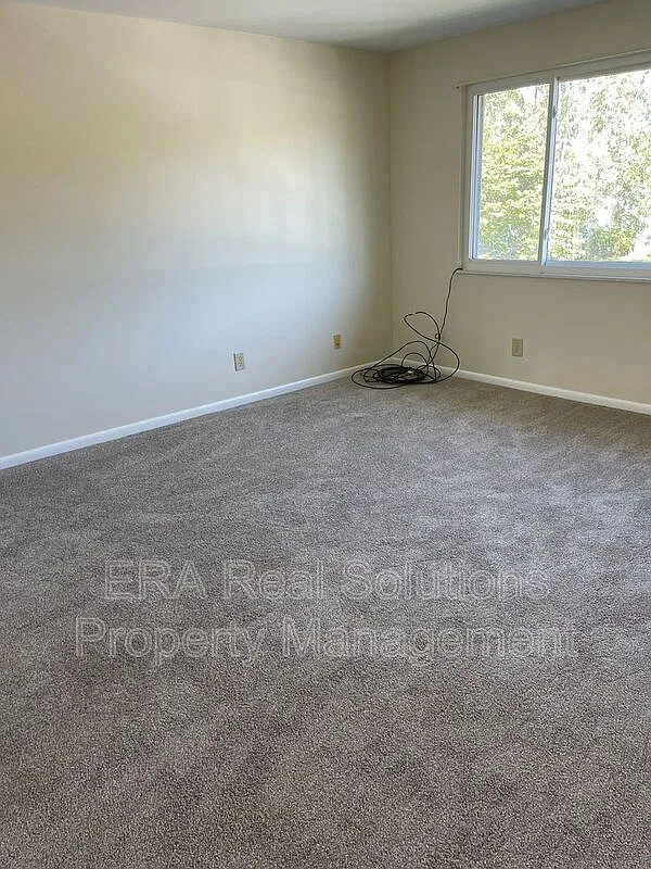 2 bed, 1.0 bath, $890 — Photo 4