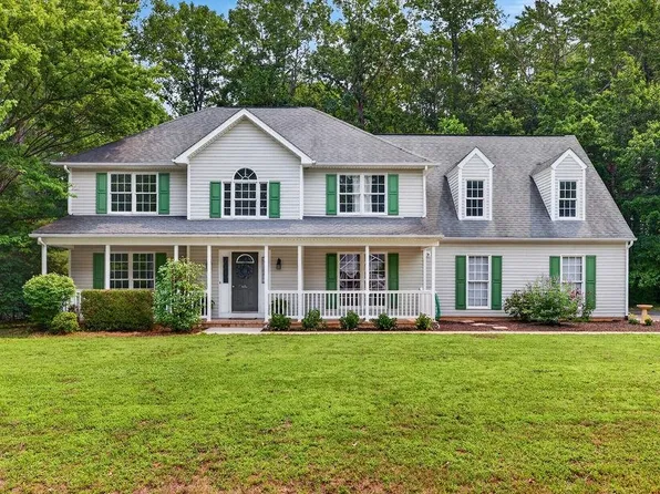 310 Arrowhead Ln, Stuarts Draft, VA 24477