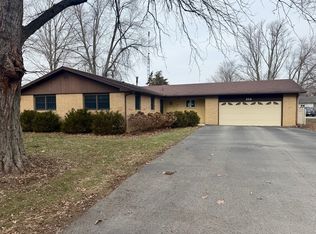 206 E Warren St, Le Roy, IL