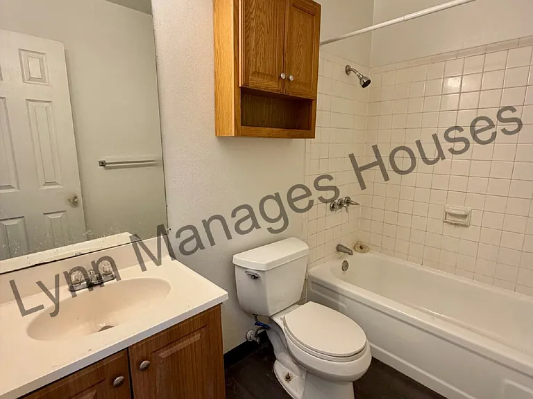 611 W 5th St — Photo 2