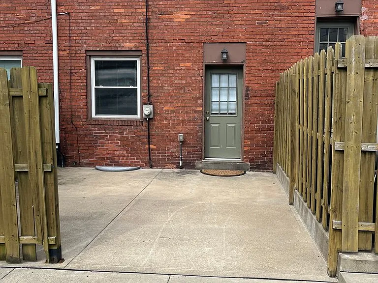 413 Sweetbriar St — Photo 10