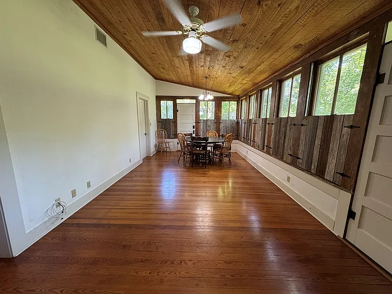509 W Creek St — Photo 40