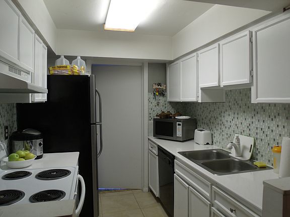 4th image of 13927 Village View Dr