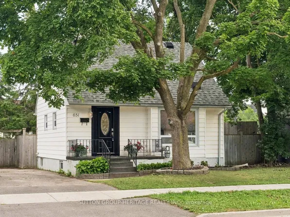 651 McKellar St, Peterborough, ON K9J 1R4