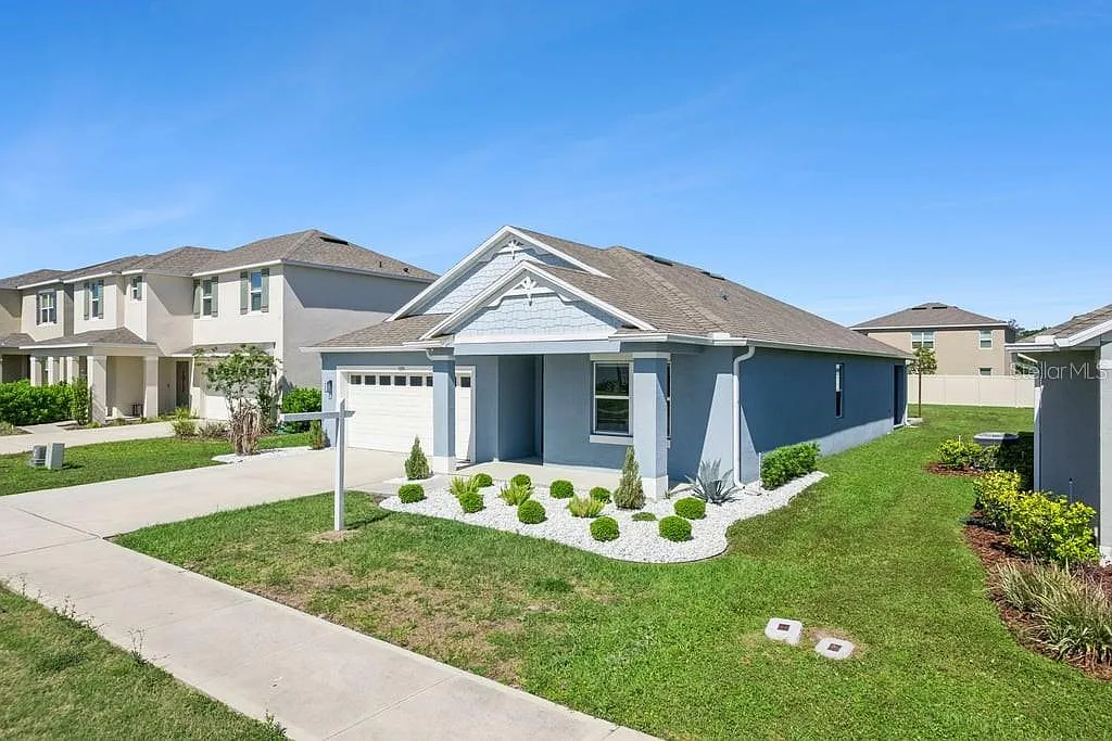 4 bed, 2.0 bath, 1846 sqft, $2,400 — Photo 2