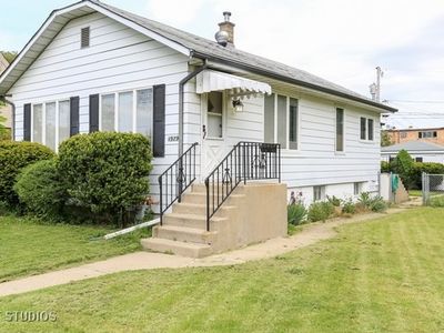 1979 Pine St, Des Plaines, IL, 60018