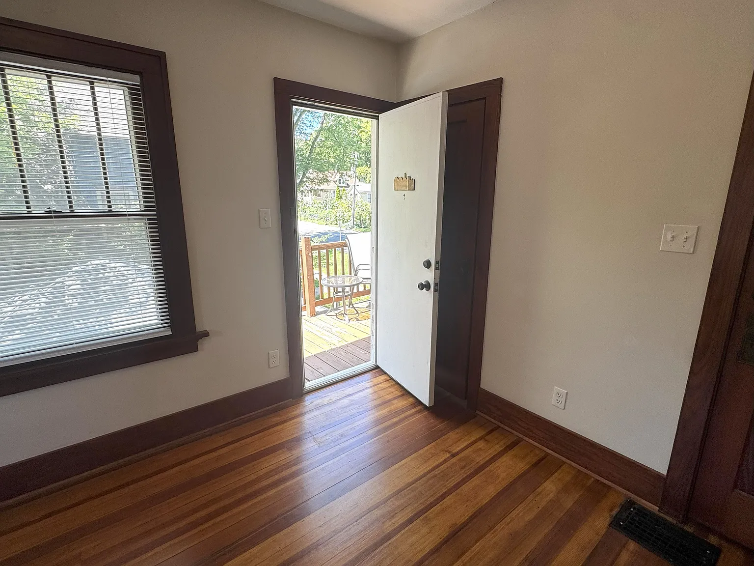 4 bed, 2.5 bath, 2632 sqft, $3,355 — Photo 2