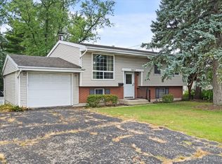 2807 75th St, Woodridge, IL 60517
