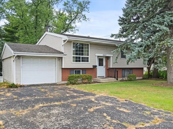 2807 75th St, Woodridge, IL 60517