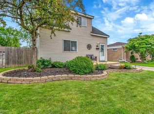 30024 Maplegrove St, Saint Clair Shores, MI 48082