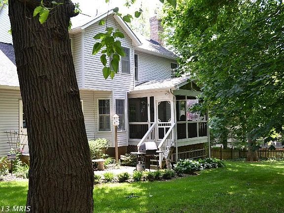 3rd image of 701 Woodsyde Cir