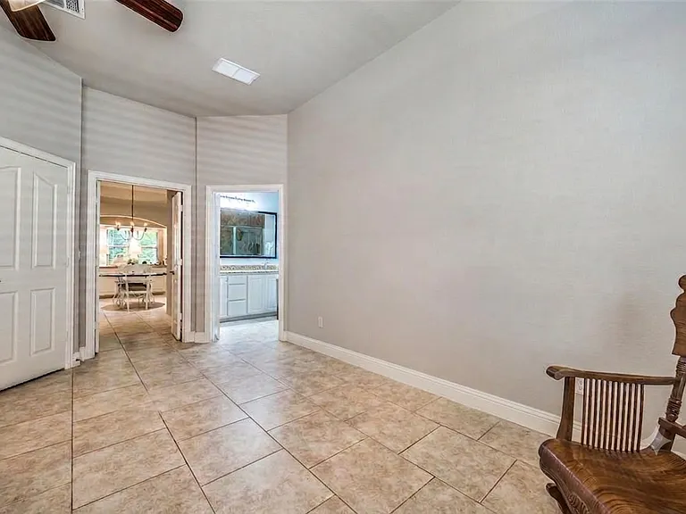 Master bedroom - view 3