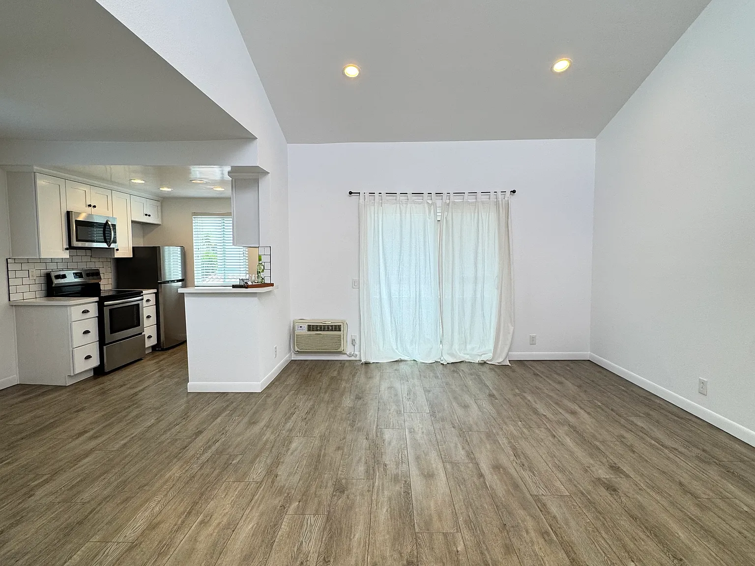 4659 Texas St — Photo 3