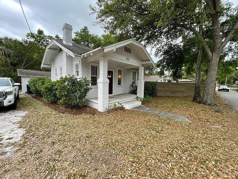 702 W Warren Ave — Photo 11