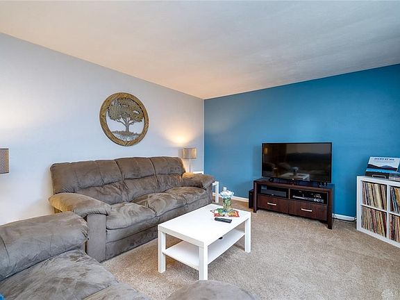 4th image of 41 Cherry Hill Dr