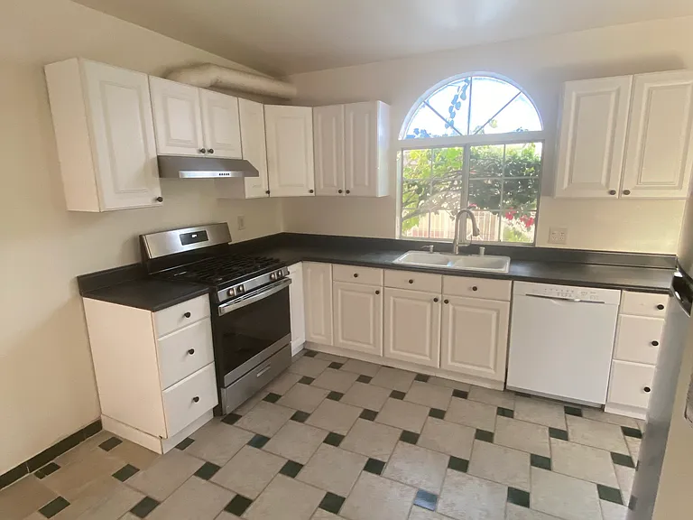 4425 Avocado St #2 — Photo 11