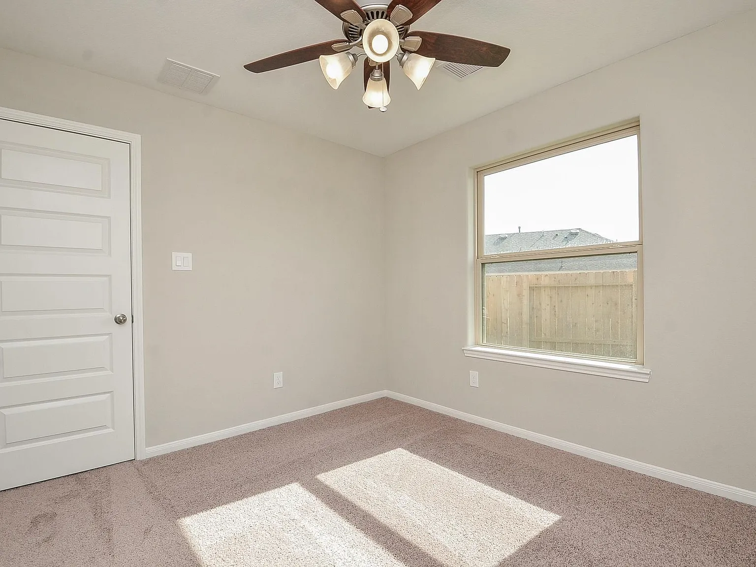 3 bed, 2.0 bath, 1378 sqft, $2,200 — Photo 4