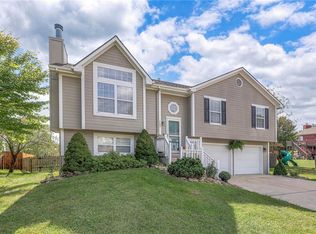 109 E Heritage Dr, Raymore, MO 64083