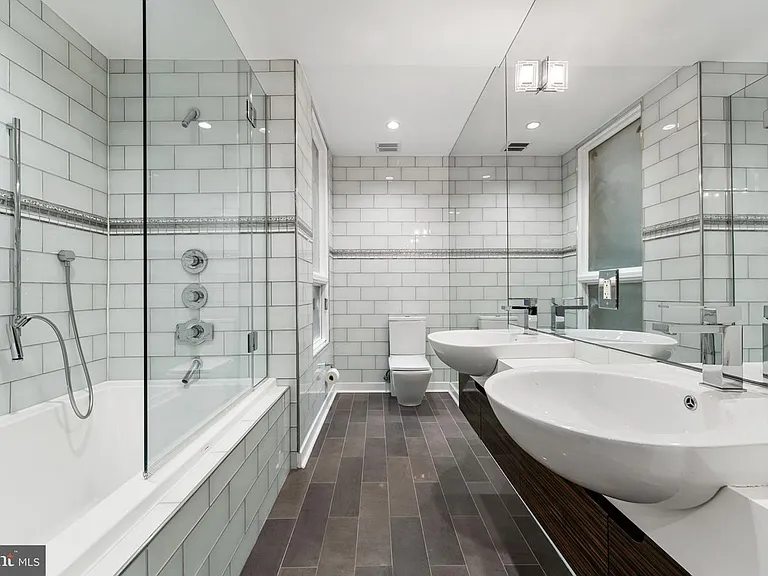 2421 1st St NW #1 — Photo 26