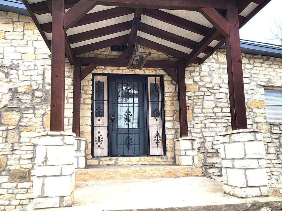 1st image of 2729 Bradford Dr