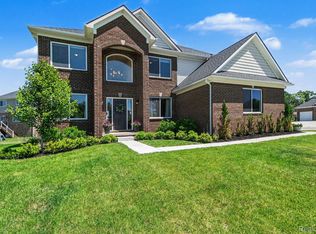 5531 Morgan Lake Dr, Clarkston, MI 48348