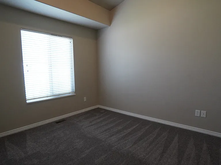 4161 Liberty Ave — Photo 5