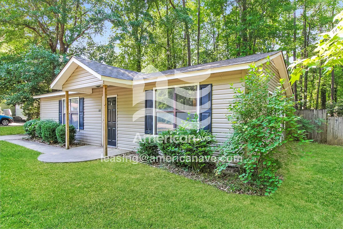 819_002_front_view_2.jpg - 105 Fallsbury Rd