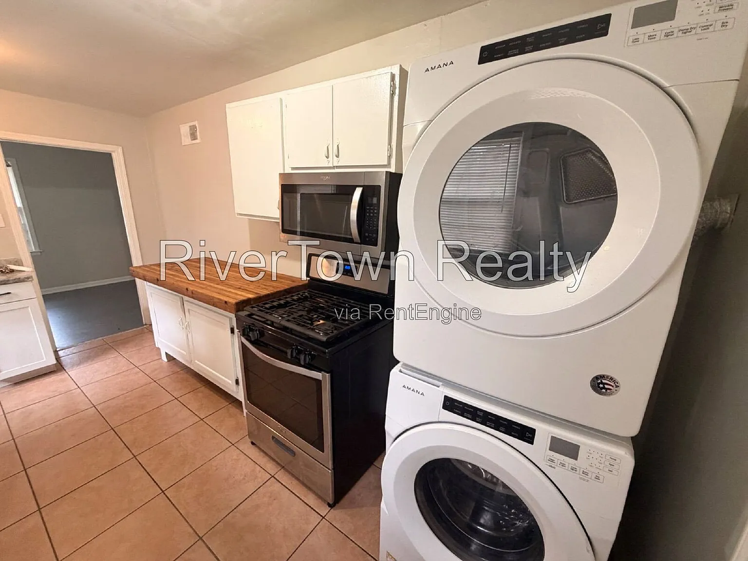 3 bed, 1.0 bath, 954 sqft, $1,150 — Photo 2